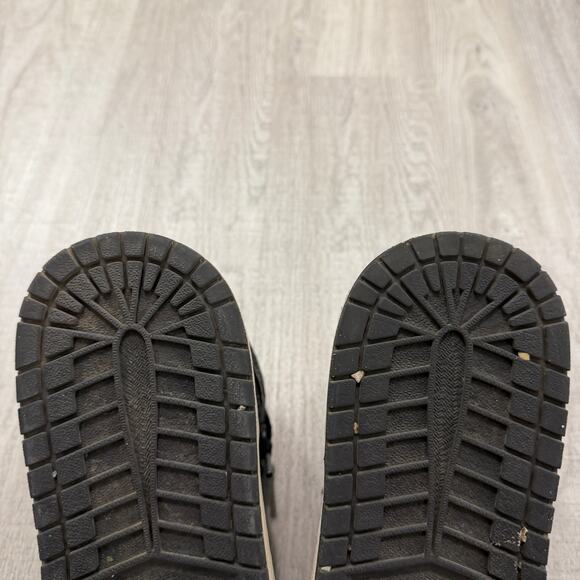 Athletic_Shoes